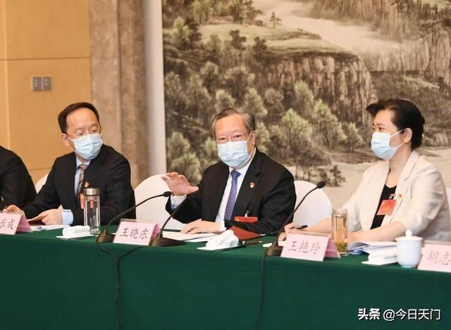 生两个女孩的最新政策,最新政策下生两个女孩的家庭，挑战与机遇并存