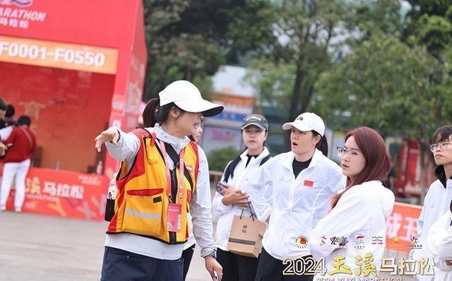 2024最新最火的广场舞,跃动广场，舞动未来，2024年最新最火的广场舞风潮