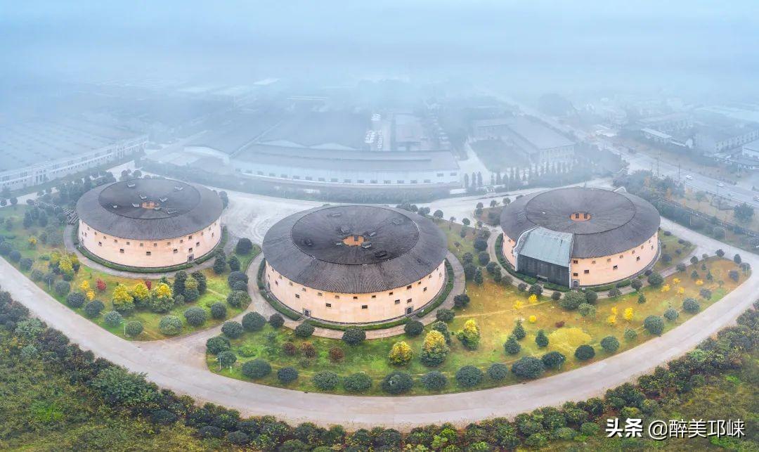 2025年正版资料免费大全下载,迈向2025年，正版资料免费大全的下载新时代