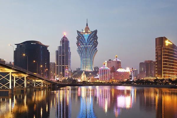 2025新澳门管家婆免费大全,澳门是中国著名的旅游城市之一，吸引了众多游客前来观光旅游。随着科技的不断发展，互联网已经成为人们获取信息的主要途径之一。在这个信息时代，越来越多的人开始关注澳门管家婆免费大全的相关信息。本文将介绍关于澳门管家婆免费大全的相关内容，以及它在未来的发展趋势和前景。