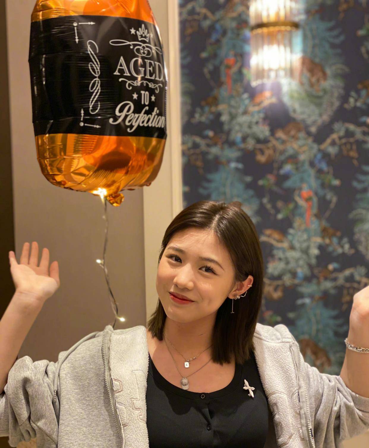 香港白小香港白小相资料,香港白小，璀璨明星的成长之路与珍贵相资料